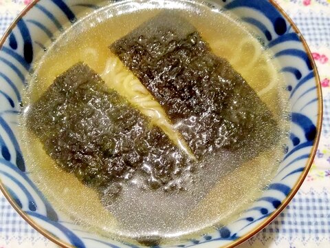 海苔の風味が生きたインスタントの塩ラーメン♪